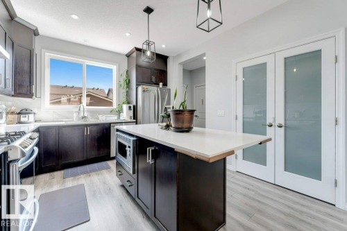1305 Darby Way, Edmonton, AB - Indoor Photo Showing Kitchen With Upgraded Kitchen