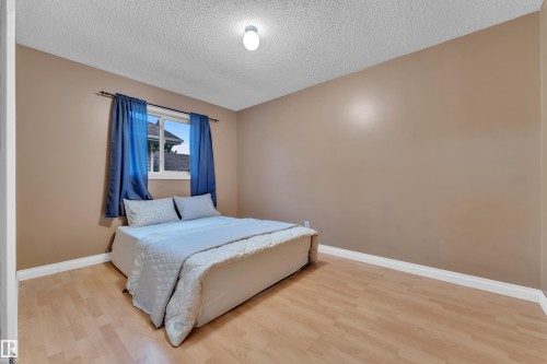 4903 11A Avenue, Edmonton, AB - Indoor Photo Showing Bedroom