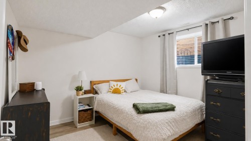 9745 71 Avenue, Edmonton, AB - Indoor Photo Showing Bedroom