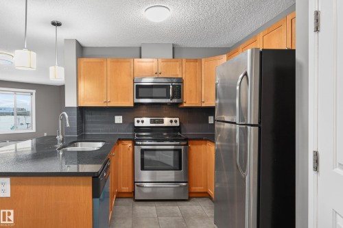 311 3719 Whitelaw Lane, Edmonton, AB - Indoor Photo Showing Kitchen With Stainless Steel Kitchen With Double Sink With Upgraded Kitchen