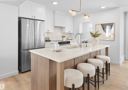 4149 Kinglet Drive, Edmonton, AB - Indoor Photo Showing Kitchen With Upgraded Kitchen