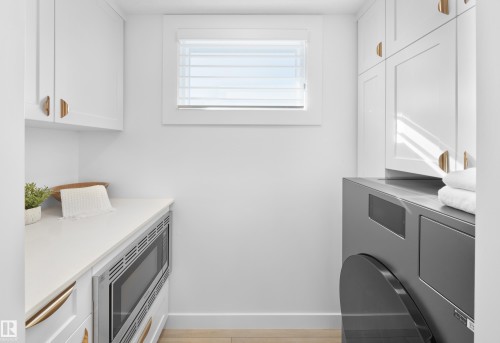 4149 Kinglet Drive, Edmonton, AB - Indoor Photo Showing Laundry Room