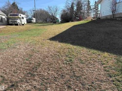 5025 51 Ave Holden, AB T0B 2C0