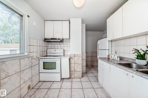 13003 Sherbrooke Avenue, Edmonton, AB - Indoor Photo Showing Kitchen