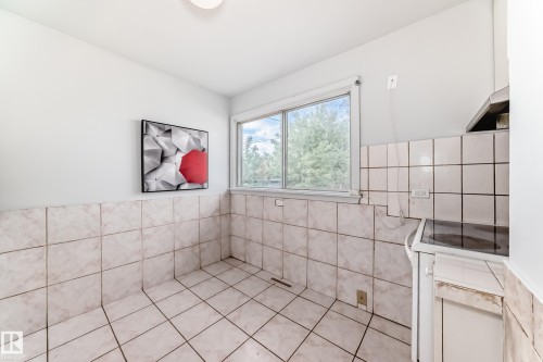 13003 Sherbrooke Avenue, Edmonton, AB - Indoor Photo Showing Bathroom