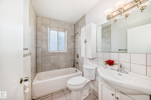 13003 Sherbrooke Avenue, Edmonton, AB - Indoor Photo Showing Bathroom