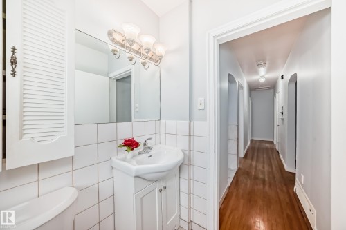 13003 Sherbrooke Avenue, Edmonton, AB - Indoor Photo Showing Bathroom