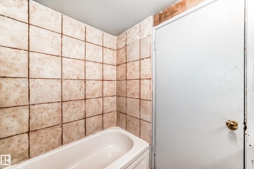 13003 Sherbrooke Avenue, Edmonton, AB - Indoor Photo Showing Bathroom