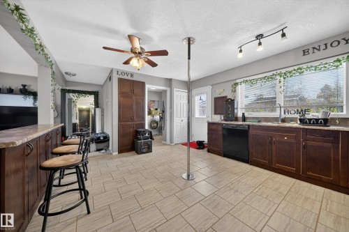10520 52 Avenue, Edmonton, AB - Indoor Photo Showing Kitchen