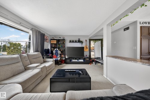 10520 52 Avenue, Edmonton, AB - Indoor Photo Showing Living Room