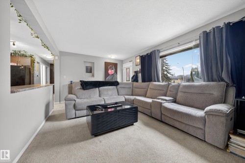 10520 52 Avenue, Edmonton, AB - Indoor Photo Showing Living Room