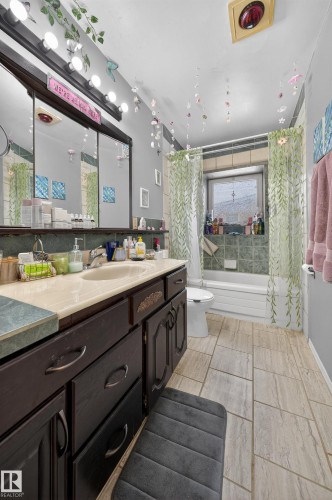 10520 52 Avenue, Edmonton, AB - Indoor Photo Showing Bathroom