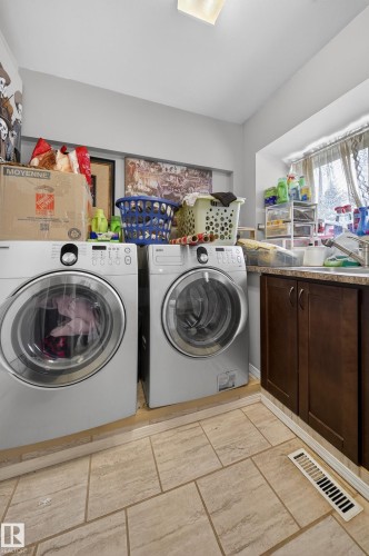 10520 52 Avenue, Edmonton, AB - Indoor Photo Showing Laundry Room