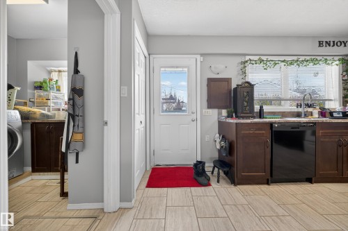 10520 52 Avenue, Edmonton, AB - Indoor