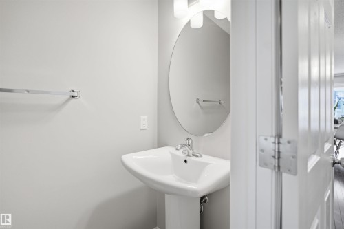 Neutral wall paint and carpeted flooring - 7323 24 Ave, Edmonton, AB - Indoor Photo Showing Bedroom