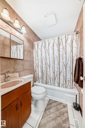 13524 123A Street, Edmonton, AB - Indoor Photo Showing Bathroom