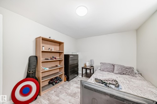 13524 123A Street, Edmonton, AB - Indoor Photo Showing Bedroom