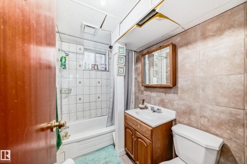 13524 123A Street, Edmonton, AB - Indoor Photo Showing Bathroom