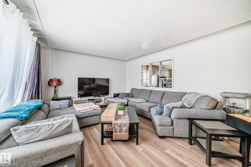 13524 123A Street, Edmonton, AB - Indoor Photo Showing Living Room