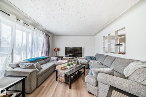 13524 123A Street, Edmonton, AB - Indoor Photo Showing Living Room