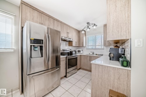 13524 123A Street, Edmonton, AB - Indoor Photo Showing Kitchen With Upgraded Kitchen