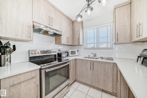 13524 123A Street, Edmonton, AB - Indoor Photo Showing Kitchen With Double Sink With Upgraded Kitchen