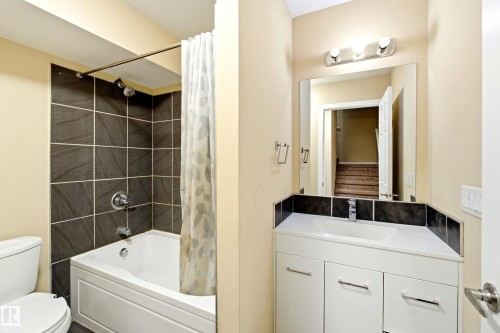 2132 32 Street Nw, Edmonton, AB - Indoor Photo Showing Bathroom