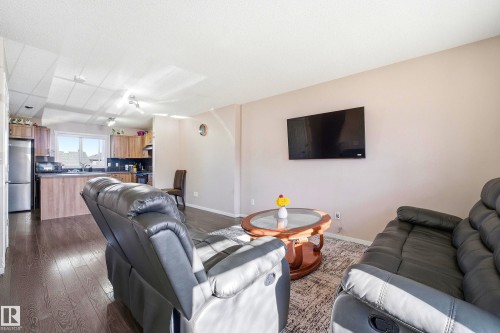 2132 32 Street Nw, Edmonton, AB - Indoor Photo Showing Living Room