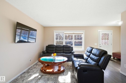2132 32 Street Nw, Edmonton, AB - Indoor Photo Showing Living Room