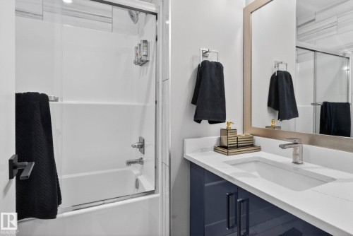 872 Ebbers Crescent, Edmonton, AB - Indoor Photo Showing Bathroom
