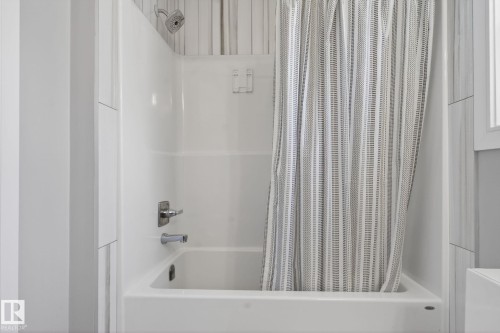 872 Ebbers Crescent, Edmonton, AB - Indoor Photo Showing Bathroom