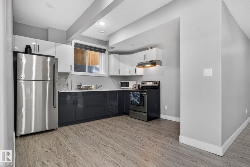 872 Ebbers Crescent, Edmonton, AB - Indoor Photo Showing Kitchen With Stainless Steel Kitchen