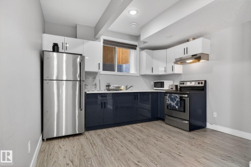 872 Ebbers Crescent, Edmonton, AB - Indoor Photo Showing Kitchen With Stainless Steel Kitchen