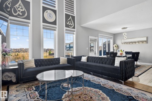 872 Ebbers Crescent, Edmonton, AB - Indoor Photo Showing Living Room