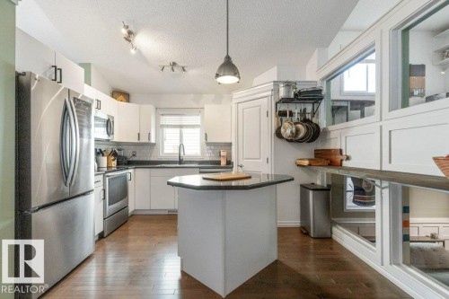 21414 94A Avenue, Edmonton, AB - Indoor Photo Showing Kitchen
