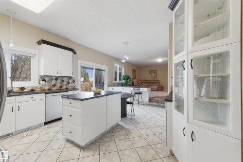 11212 35 Avenue, Edmonton, AB - Indoor Photo Showing Kitchen