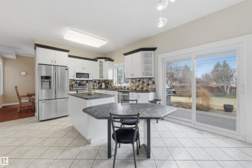 11212 35 Avenue, Edmonton, AB - Indoor Photo Showing Kitchen