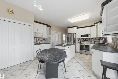 11212 35 Avenue, Edmonton, AB - Indoor Photo Showing Kitchen