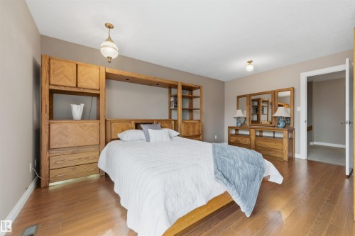 11212 35 Avenue, Edmonton, AB - Indoor Photo Showing Bedroom
