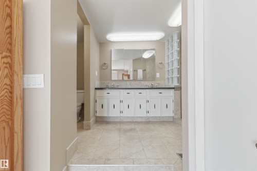 11212 35 Avenue, Edmonton, AB - Indoor Photo Showing Bathroom