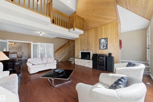 11212 35 Avenue, Edmonton, AB - Indoor Photo Showing Living Room