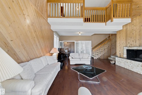 11212 35 Avenue, Edmonton, AB - Indoor Photo Showing Living Room