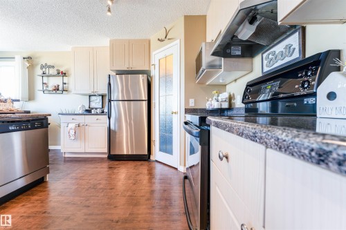 Kitchen featuring a stainless steel refrigerator, dishwasher, and microwave - 847 Blacklock Way, Edmonton, AB - Indoor Photo Showing Kitchen