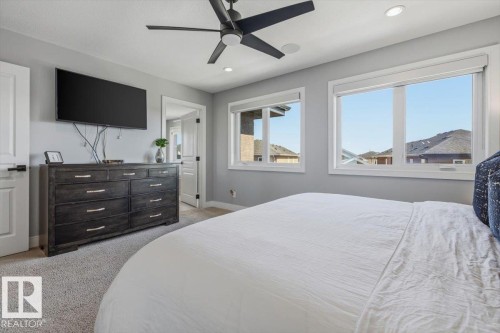 819 Albany Cove, Edmonton, AB - Indoor Photo Showing Bedroom