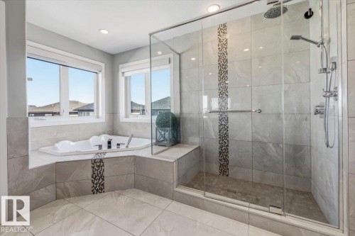 819 Albany Cove, Edmonton, AB - Indoor Photo Showing Bathroom