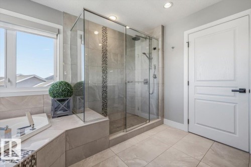 819 Albany Cove, Edmonton, AB - Indoor Photo Showing Bathroom