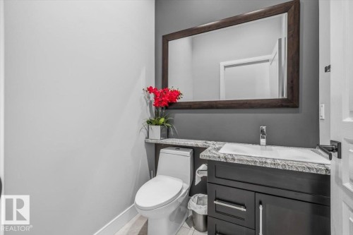 819 Albany Cove, Edmonton, AB - Indoor Photo Showing Bathroom