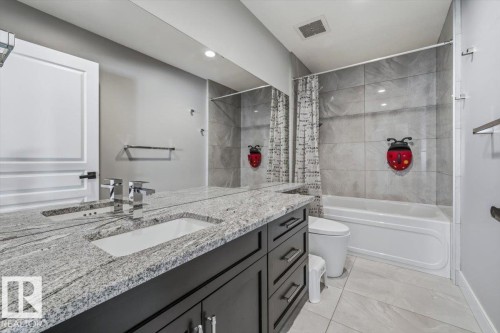 819 Albany Cove, Edmonton, AB - Indoor Photo Showing Bathroom