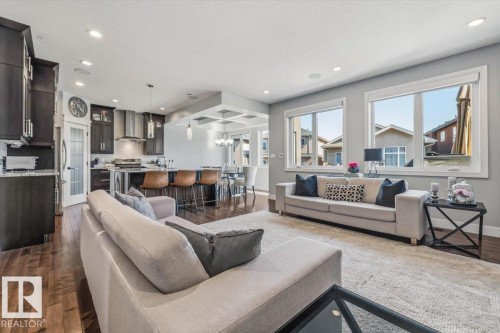 819 Albany Cove, Edmonton, AB - Indoor Photo Showing Living Room