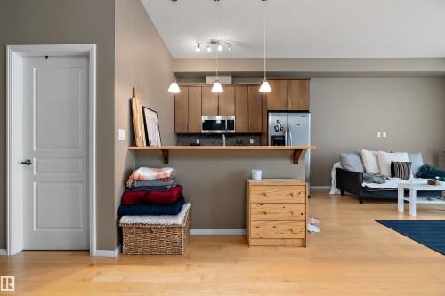 415 10531 117 Street, Edmonton, AB - Indoor Photo Showing Kitchen